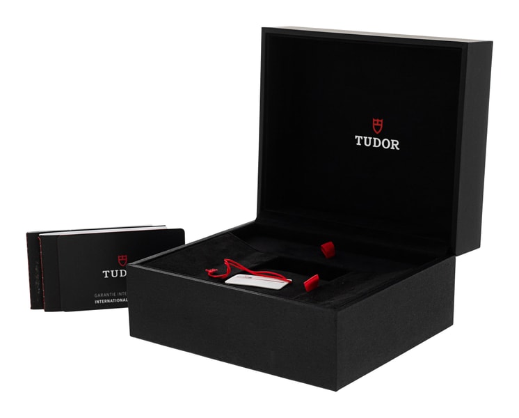 Tudor Black Bay Pro M79470-0001